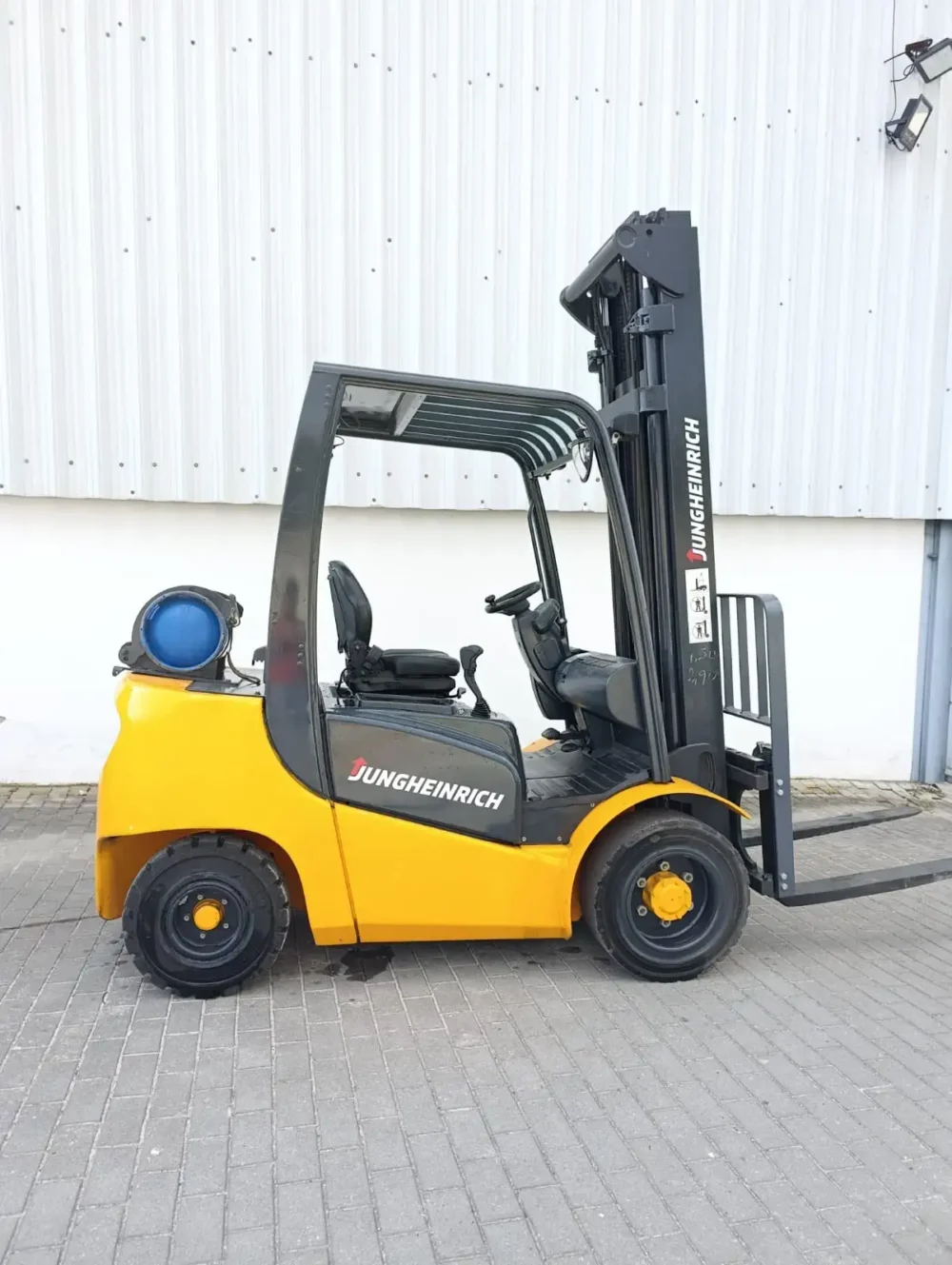 Empilhador a gás JUNGHEINRICH TFG 430 tuacar mirandela